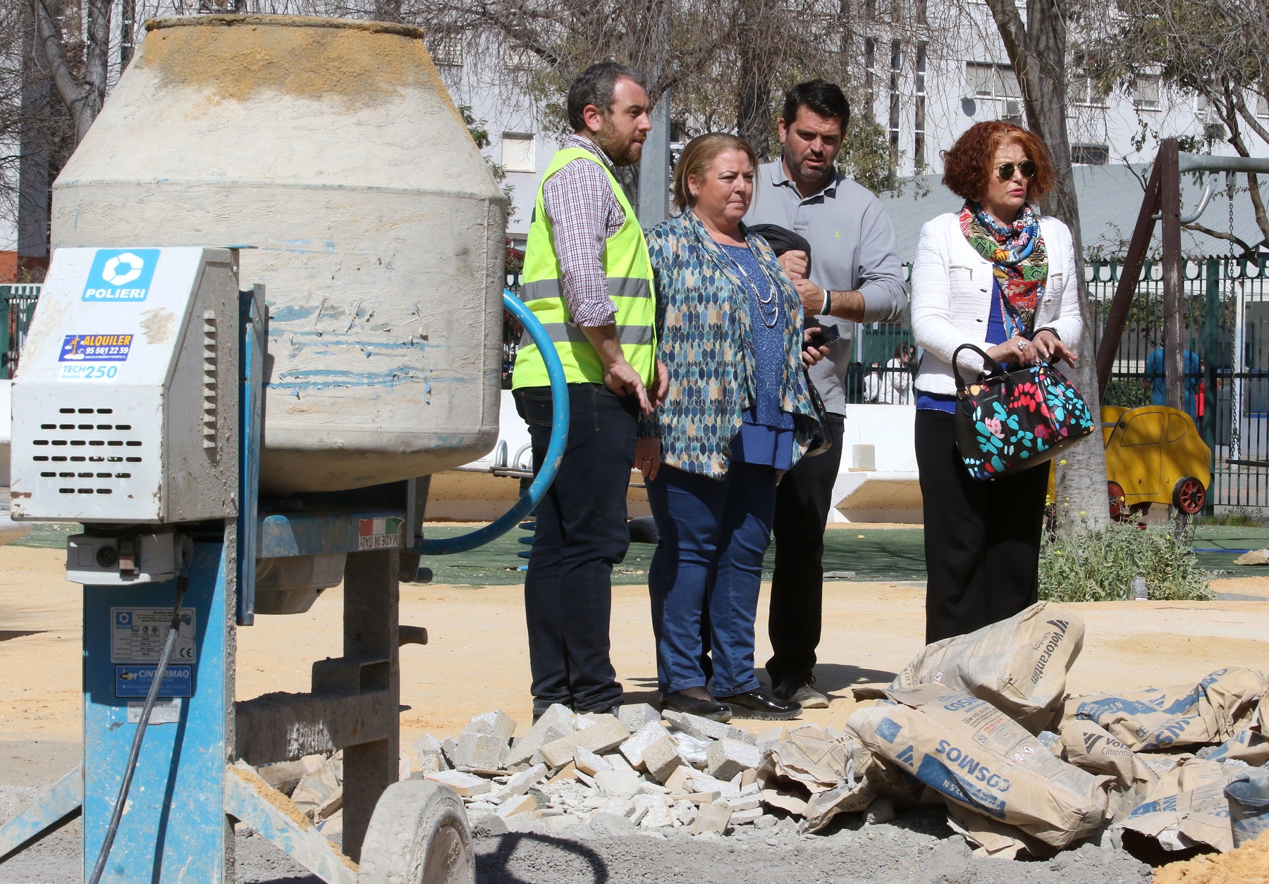 El Ayuntamiento Renueva La Plaza De Los Amarres Del Sector De Sevilla Este Con Una Inversi N